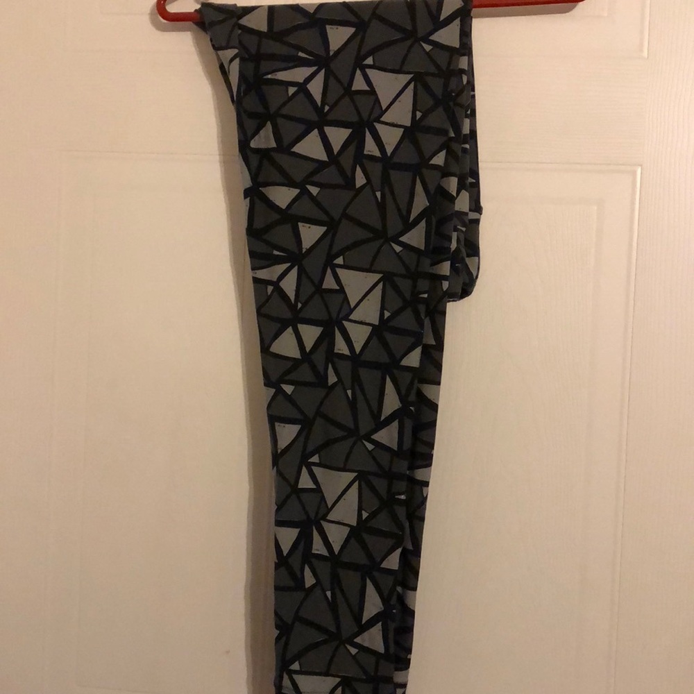 LulaRoe Tall and Curvy Leggings